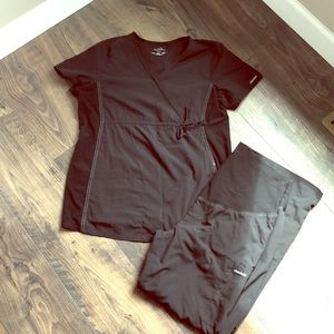 Cherokee maternity scrubs